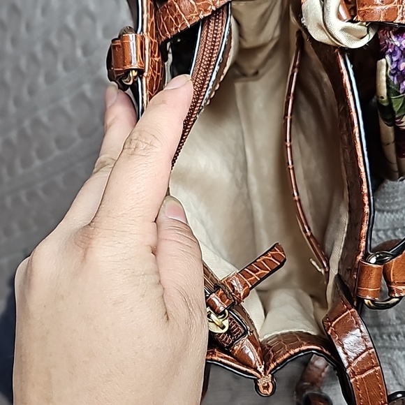 Dana Buchman Purse - Picture 9 of 16